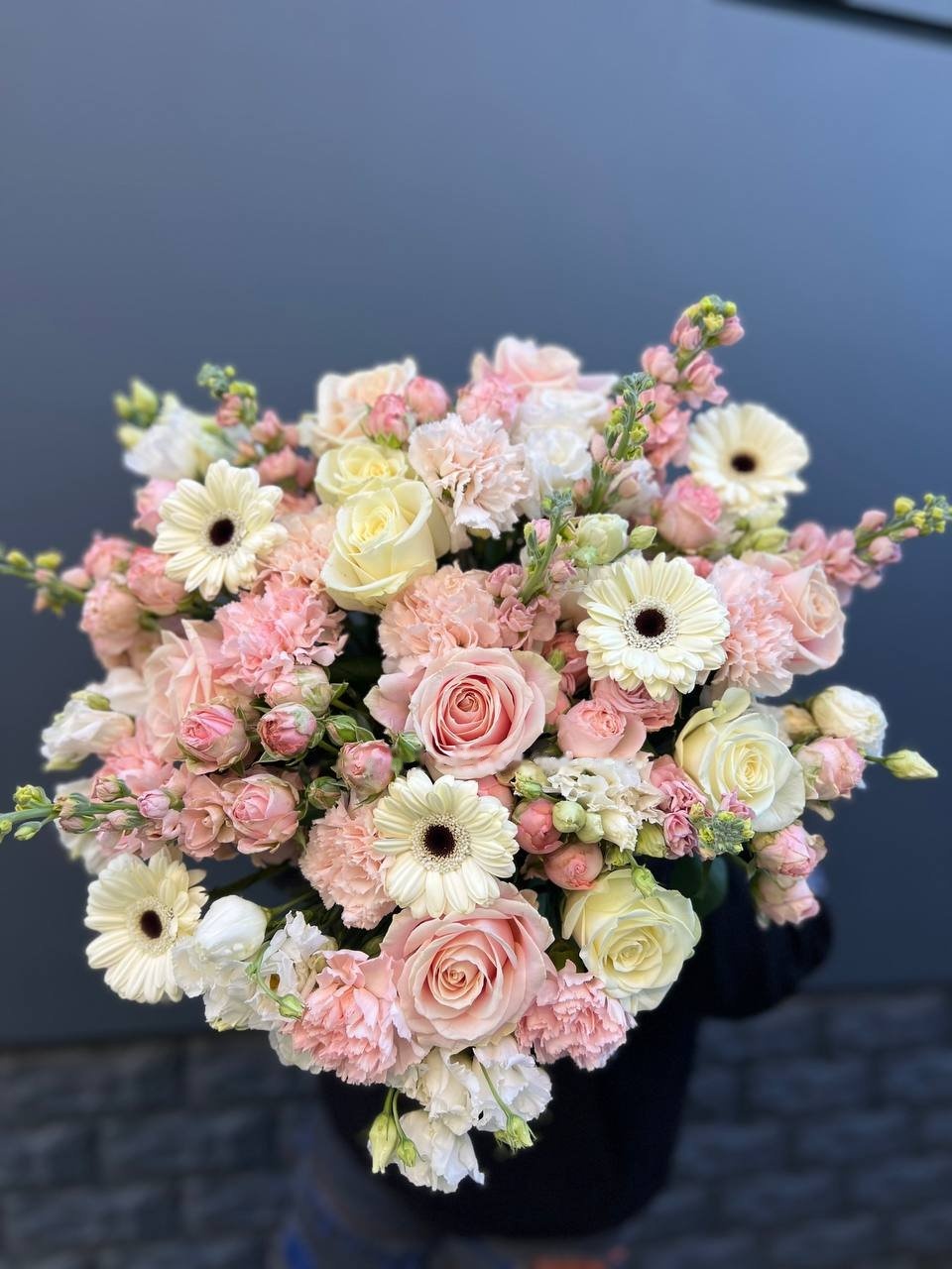 Author's bouquet Tender