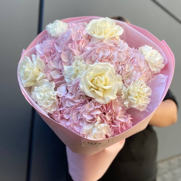 Hydrangea and Rose Bouquet in Antwerp