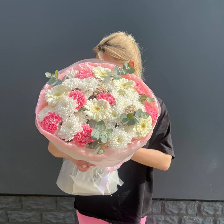 Bouquet of Long-Lasting Tender Flowers in Antwerp