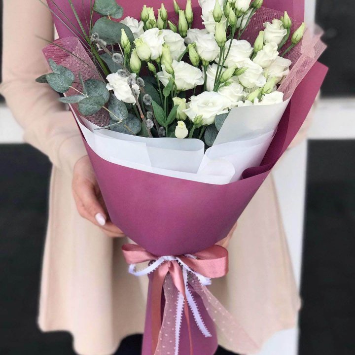 Lisianthus with Eucalyptus in Sao Paulo