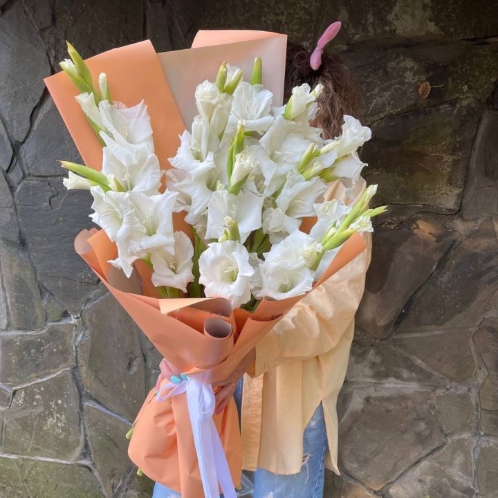 White Gladiolus Bouquet in Sharjah
