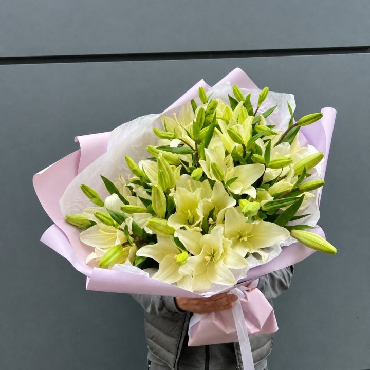 15 Lilies in Dubai
