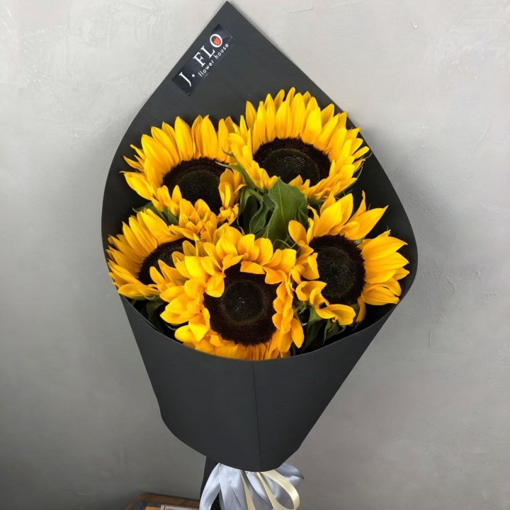 Bouquet of 5 Sunflowers in London