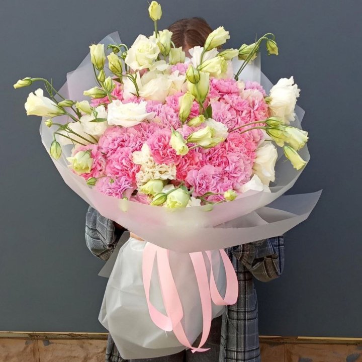 Bouquet of Lisianthus and Dianthus in Chisinau