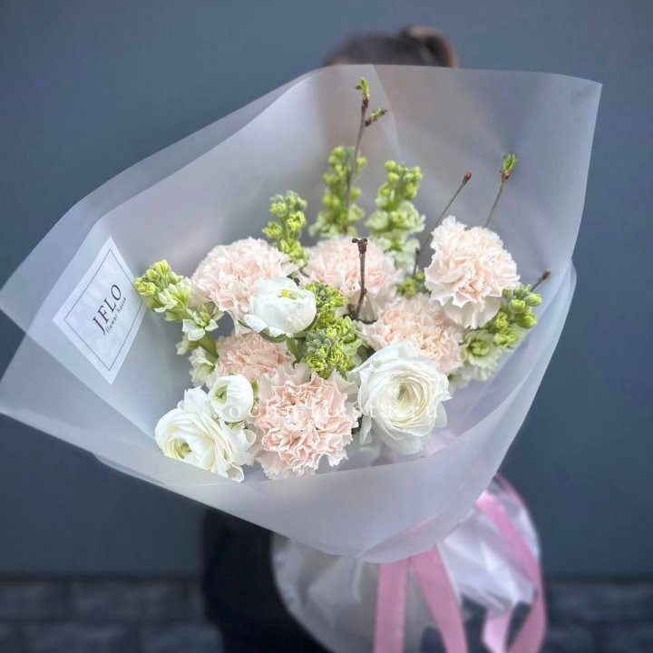 Bouquet of Matthiola and Ranunculus in Chisinau