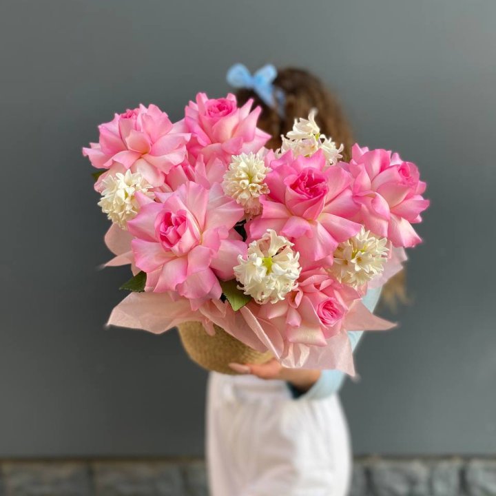 Duo Roses and Hyacinths in Dubai