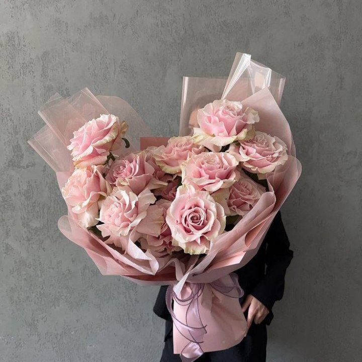 13 French Ecuadorian Roses in Shanghai
