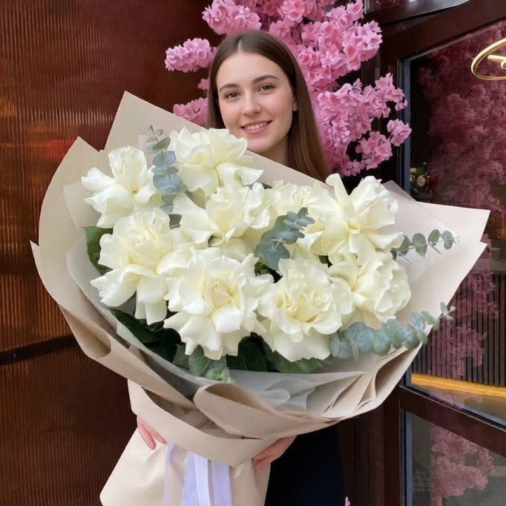 9 Premium French Roses in Rome
