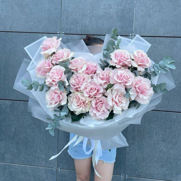 17 Pink Ecuadorian Roses in Doha