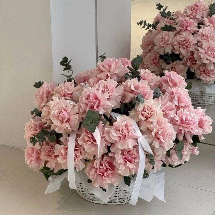 51 Ecuadorian Roses in a Basket in Fethiye