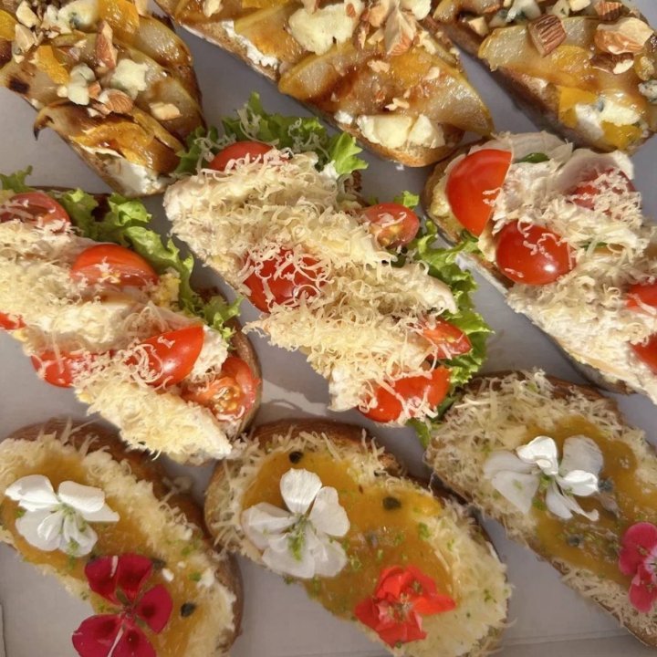 Брускетта «3 вкуса» в Ереване
