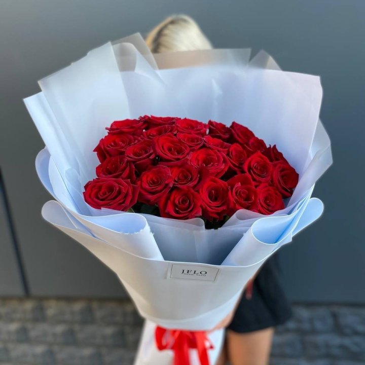 25 Tall Roses in London