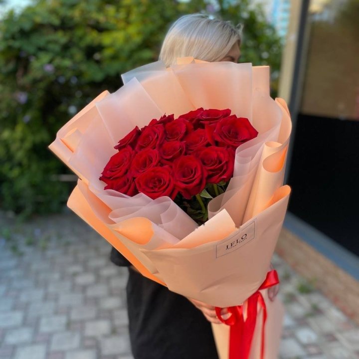 15 Dutch Roses with Styling in Geneva