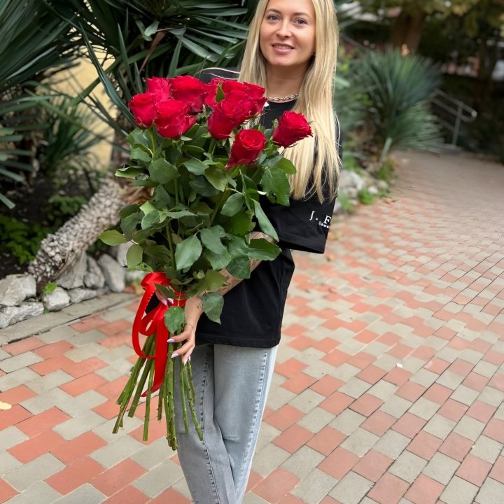15 Tall Red Roses in London
