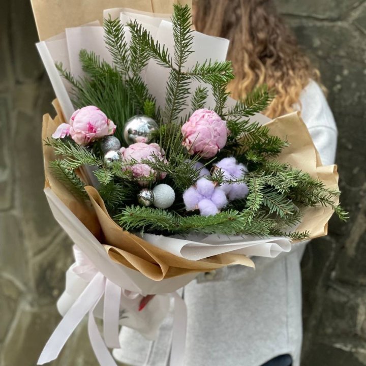 Новогодний букет с пионами  в Ереване