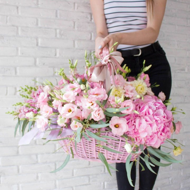 Bouquet of roses and greenery on an office desk in Dubai