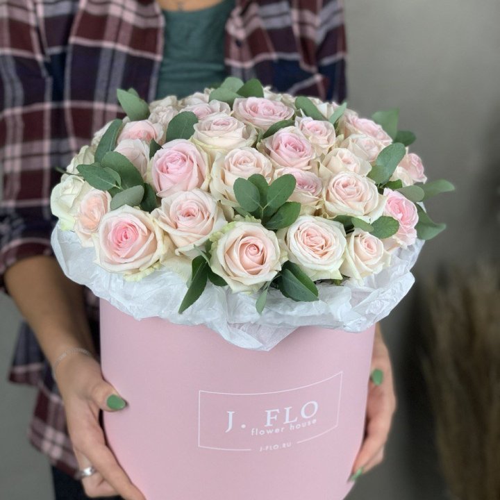 35 Pink Roses in a Cylinder in Antwerp