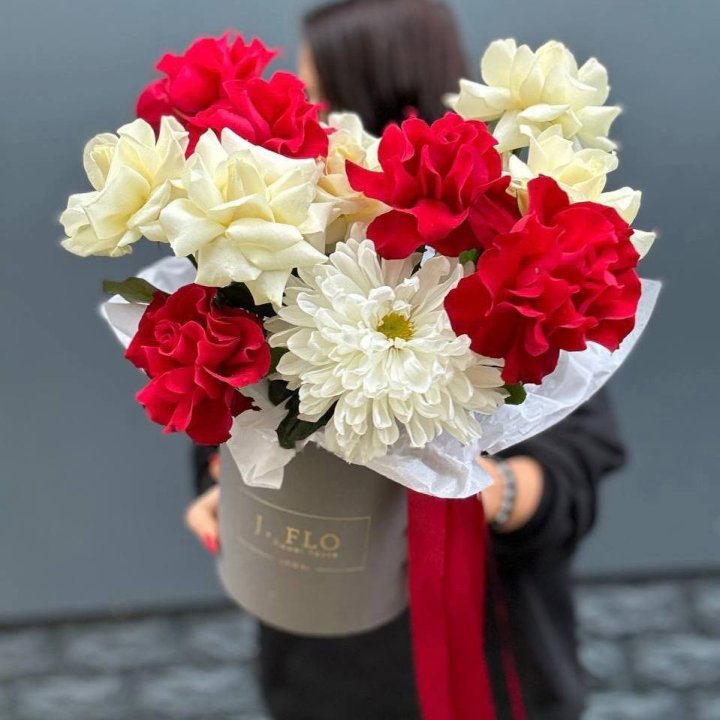 French Roses with Chrysanthemum in a Box in Antwerp