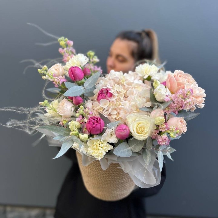 Floral Arrangement in Jute Box in Tashkent