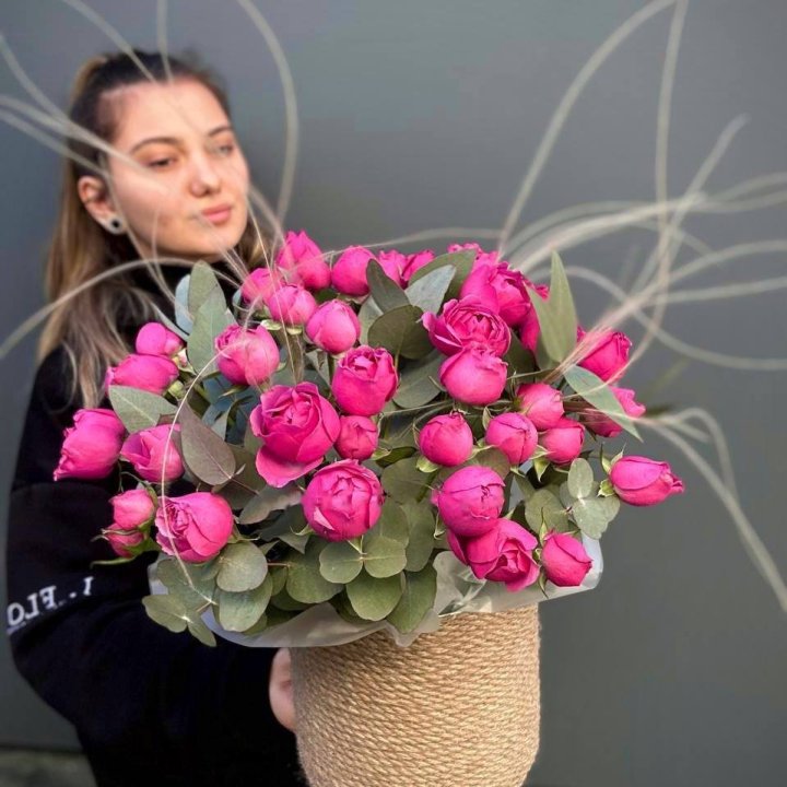 Misty Bubbles Peony Roses in Jute Pot in Shanghai