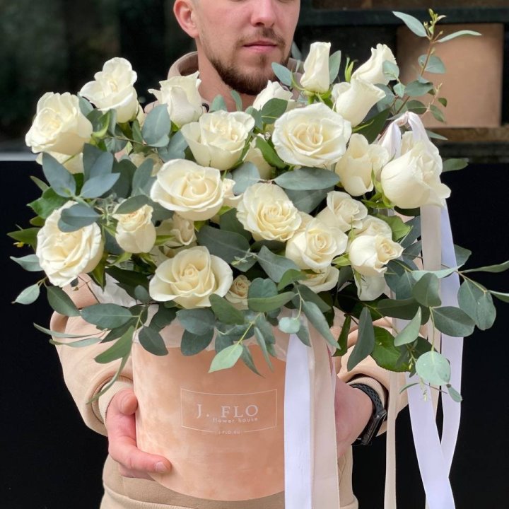 41 White Roses in Velvet Box in Antwerp