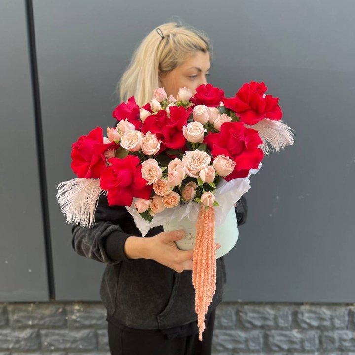 Box with Tender Roses in Melbourne