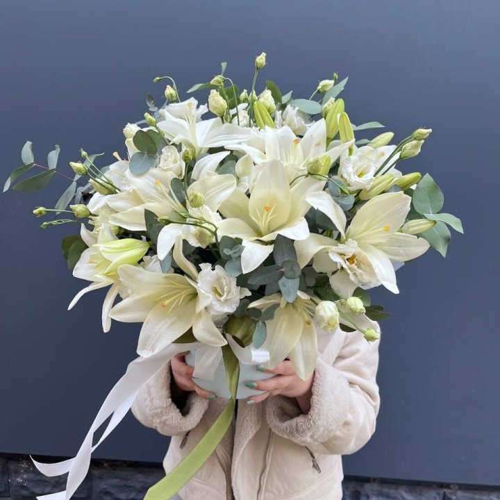 Lilies and Lisianthus Box in Melbourne