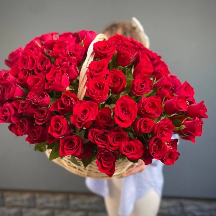 121 Red Roses in Basket in Copenhagen