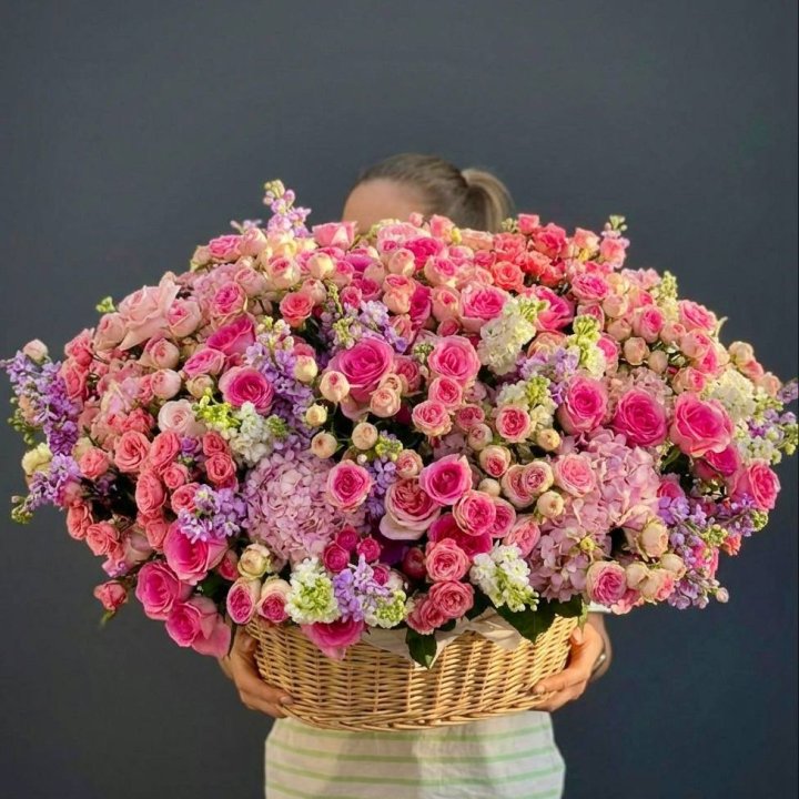 Giant Flower Basket No. 5 in Yerevan
