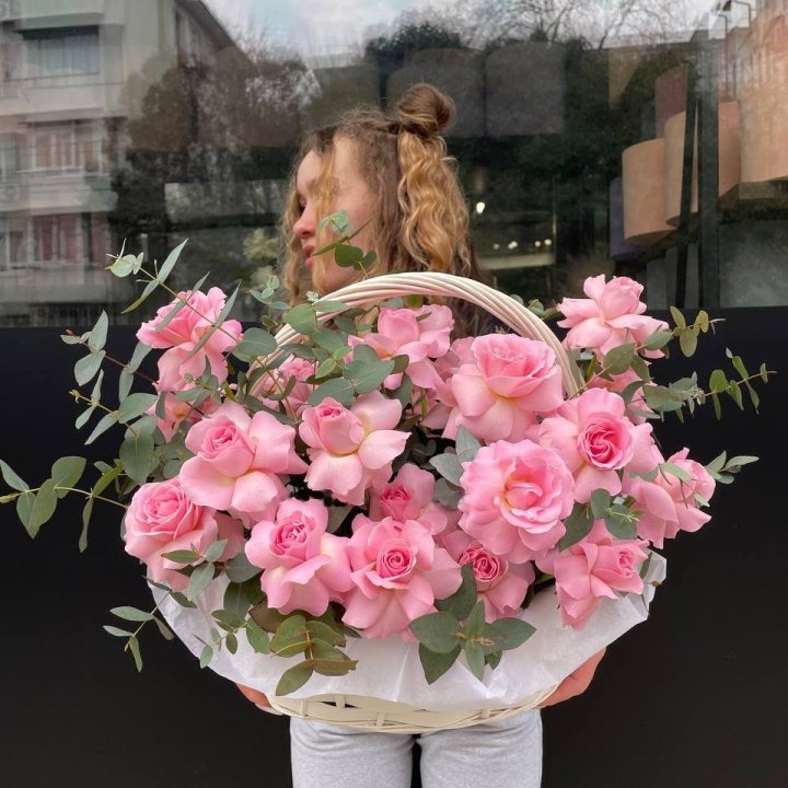 25 Roses in a Flower Basket in Bali