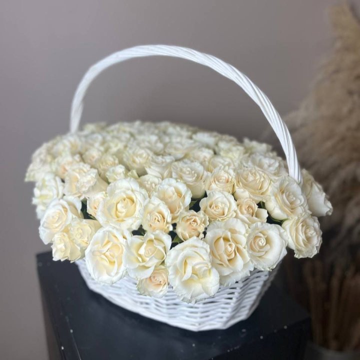 101 White Roses in a Basket in Copenhagen