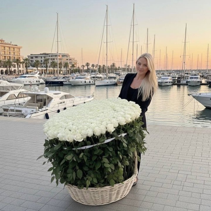 301 Tall Rose in a Basket in London