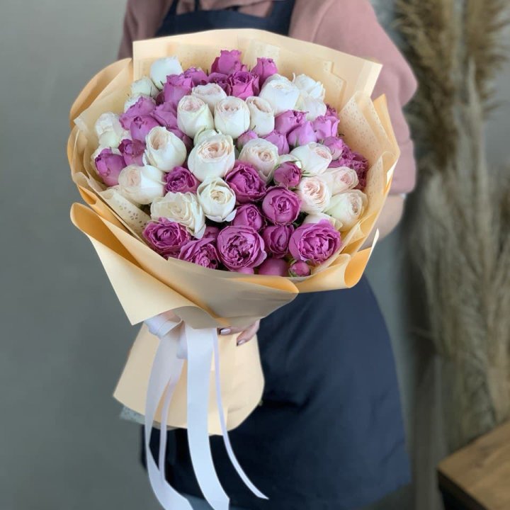 Juliana Bush Rose Bouquet in Rotterdam