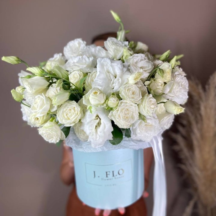 Box of Spray Roses and Lisianthus in Melbourne