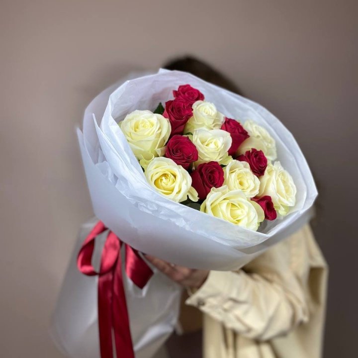 Bouquet of 15 Red and White Roses in Dubai