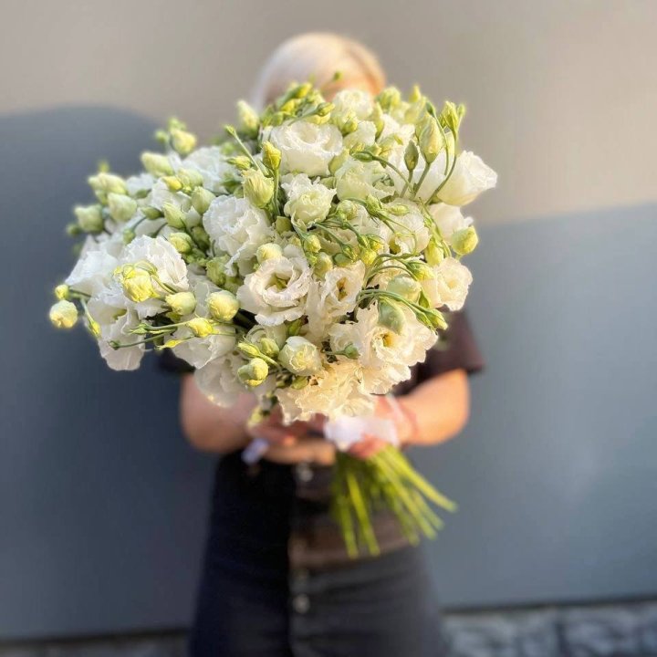 Lisianthus Bouquet with Ribbon in Sao Paulo