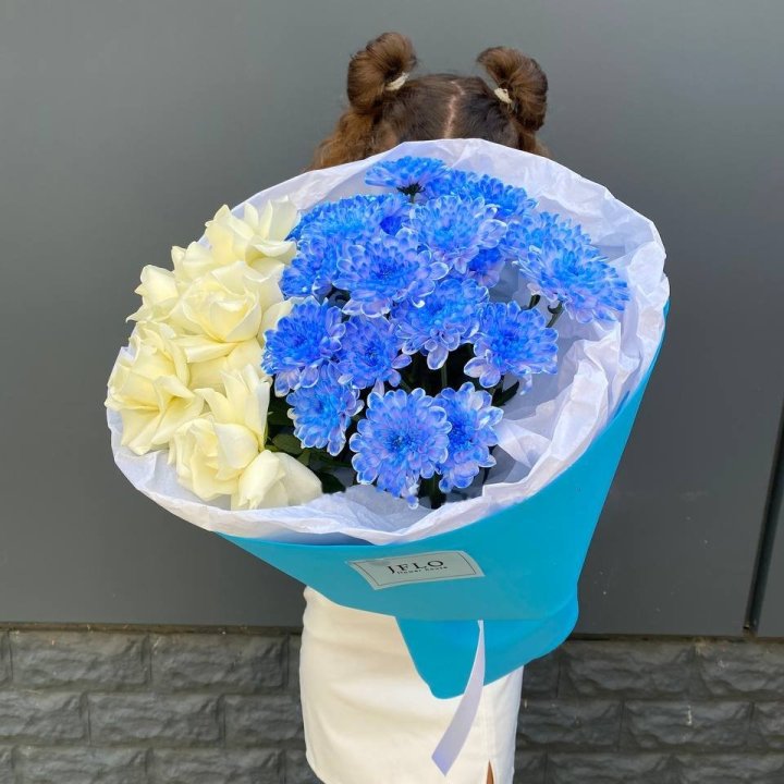 Duo Bouquet: Roses and Chrysanthemum in Antwerp
