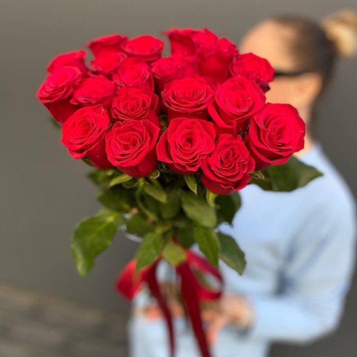 19 Red Roses in Dubai