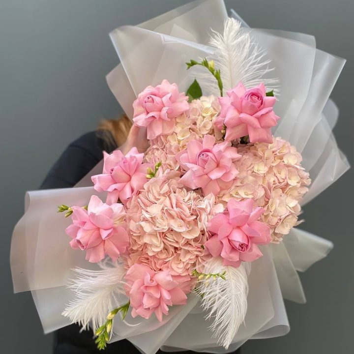 Bouquet of Hydrangeas and Pink Roses in Yerevan
