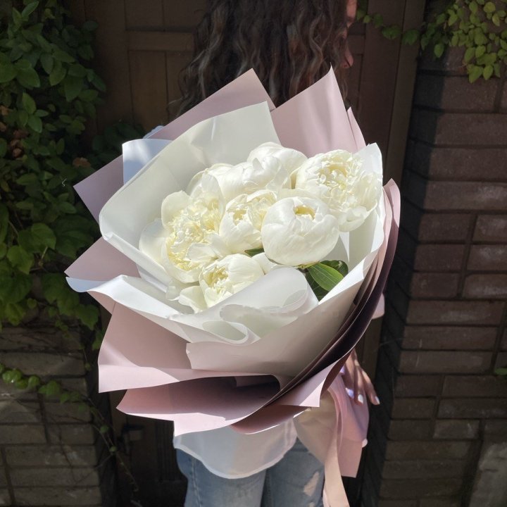 9 Snow-White Peonies in Batumi