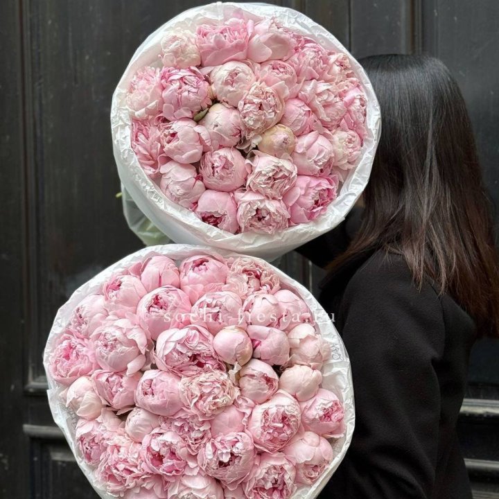 Set of Two Peony Bouquets No. 2 in Rotterdam