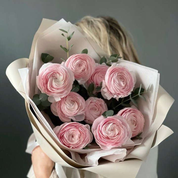 9 Ranunculus with Eucalyptus in Antwerp