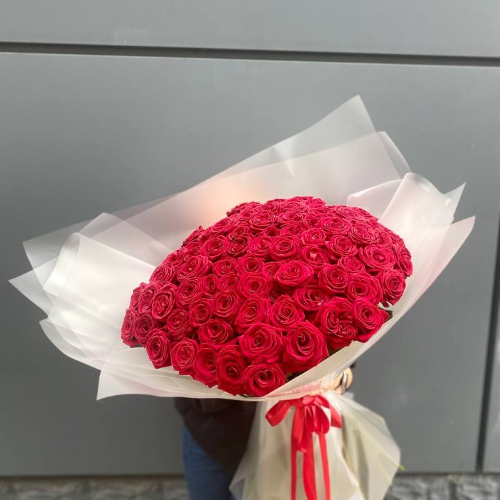 101 Tall Roses in Dubai