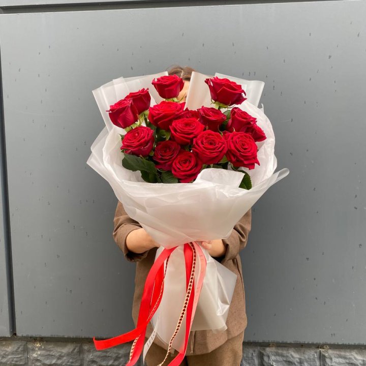 15 Tall Roses in Dubai