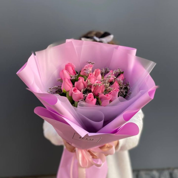 15 Pink Roses with Limonium in Nice