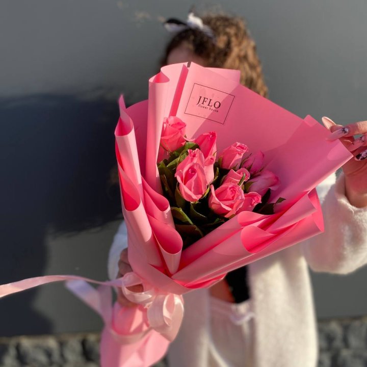 11 Pink Roses in Nice