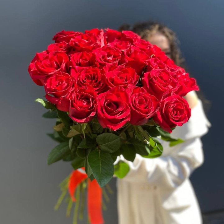 25 Tall Red Roses in London