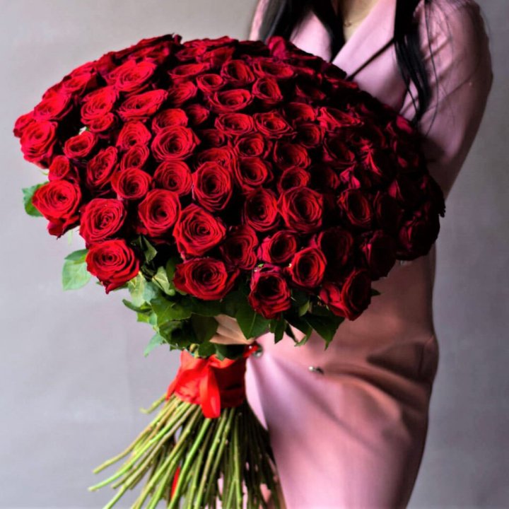 101 Tall Roses in London