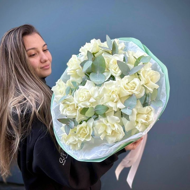 15 White French Roses 