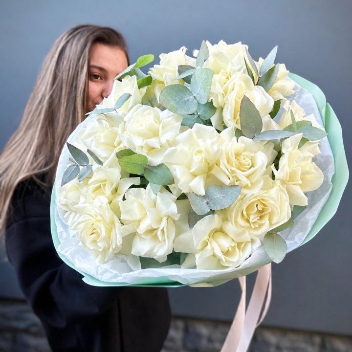 19 White French Roses 
